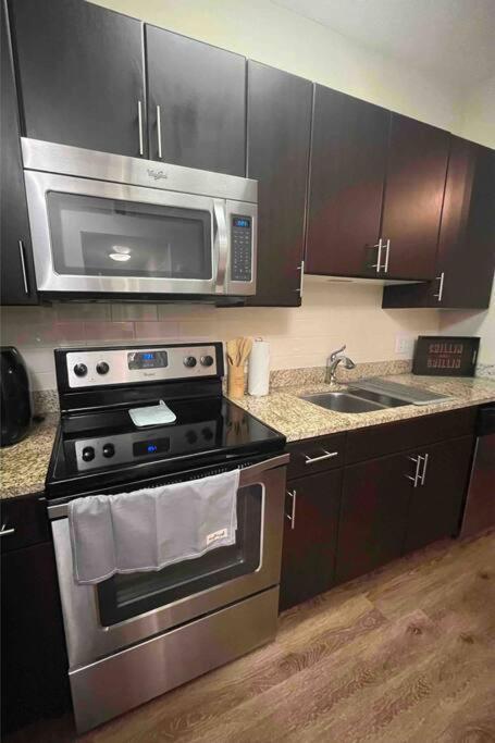 Blooming Journey In Tampa Bay! Apartment Luaran gambar
