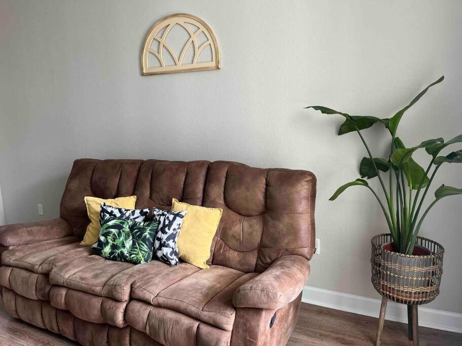 Blooming Journey In Tampa Bay! Apartment Luaran gambar