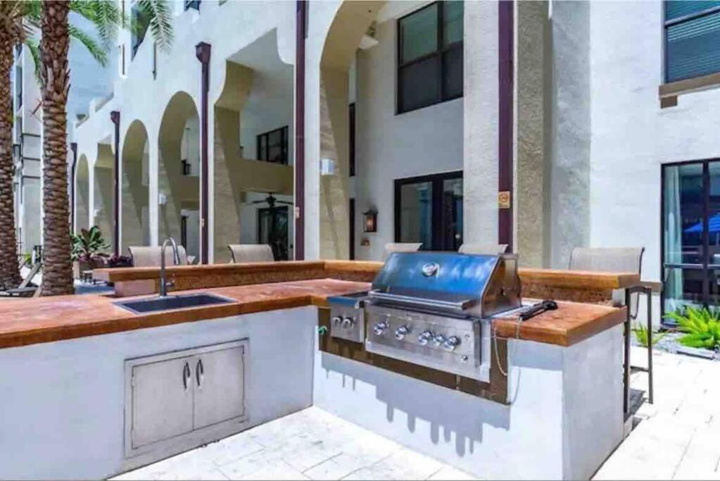 Blooming Journey In Tampa Bay! Apartment Luaran gambar